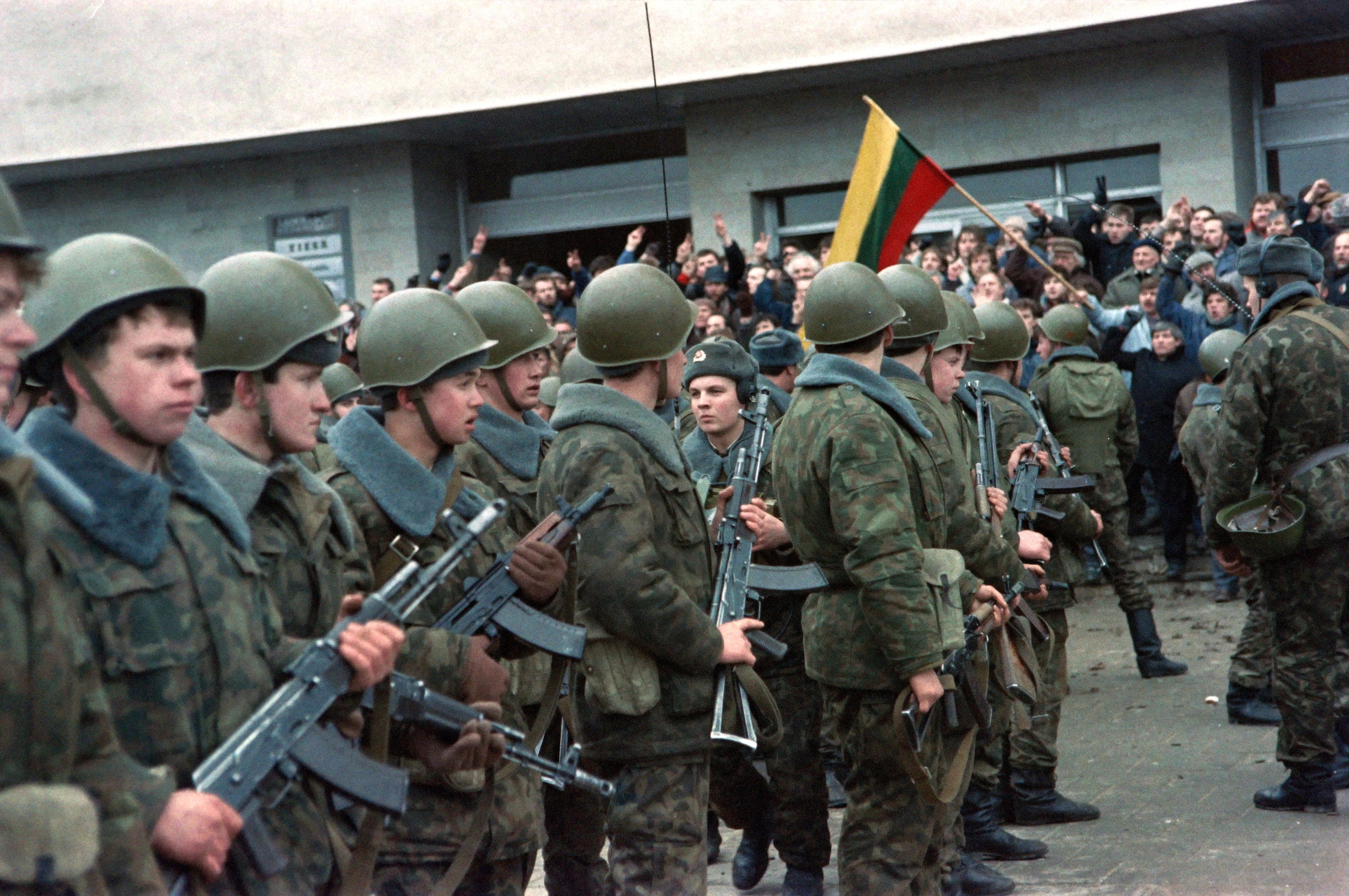 Штурм телецентра в Вильнюсе в январе 1991 года - фото